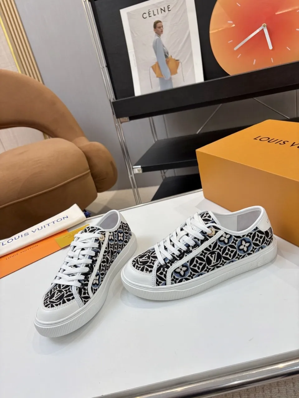 p580🐮🐮 LV couple skate shoes｜Classic jacquard, the ultimate code for a sweet outing! 👫** This pair of shoes is Louis Vuitton's love letter to fashionistas💌 - **classic presbyopic skate shoes**, the perfect choice for couples to go out on the street!  🔸 **Luxury details are a must-have**: Jacquard fabric  🔸 **So comfortable that you don’t want to take it off**: The sheepskin lining is skin-friendly and breathable, warm in autumn and winter without stuffing your feet, refreshing in spring and summer without being sticky, and you can wear it with a high-end feel in all seasons!  🔸 **Steady sense of security**: Non-slip rubber outsole, perfect grip, accompanying you through romantic streets.  **💑 Couple outfit inspiration**: ▪️ For boys, pair with leggings + baseball cap for a trendy street look!  ▪️ Girls can wear short skirts or shark pants, and the sweet and cool style is easy to choose~ **#Louis Vuitton #couple shoes #presbyopia classic** **👉 Click to collect and become the most fashionable CP in the circle of friends with him! ** Fabric: Imported cowhide/classic jacquard fabric Lining: Sheepskin lining Sole: Original rubber sole Size: Women’s size 35-42 (40/41/42 customized) Men’s size 39-45 (39.45 customized)